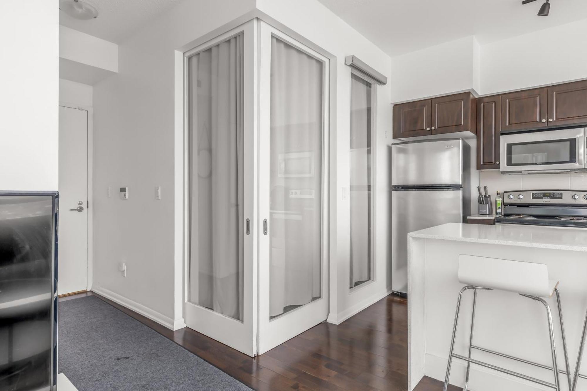 2 Bedroom Waterfront Condo Downtown W/ Free Parking Toronto Esterno foto