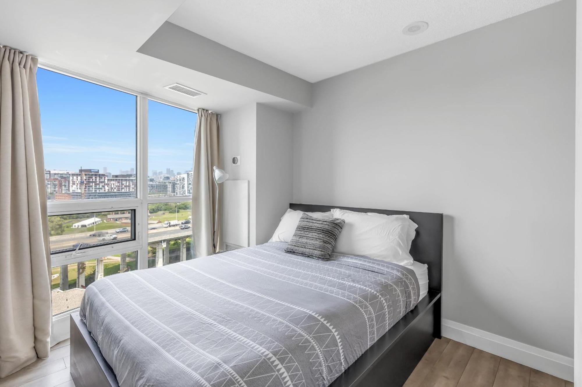 2 Bedroom Waterfront Condo Downtown W/ Free Parking Toronto Esterno foto