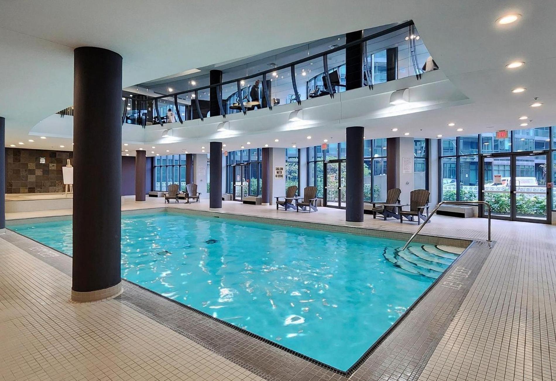2 Bedroom Waterfront Condo Downtown W/ Free Parking Toronto Esterno foto