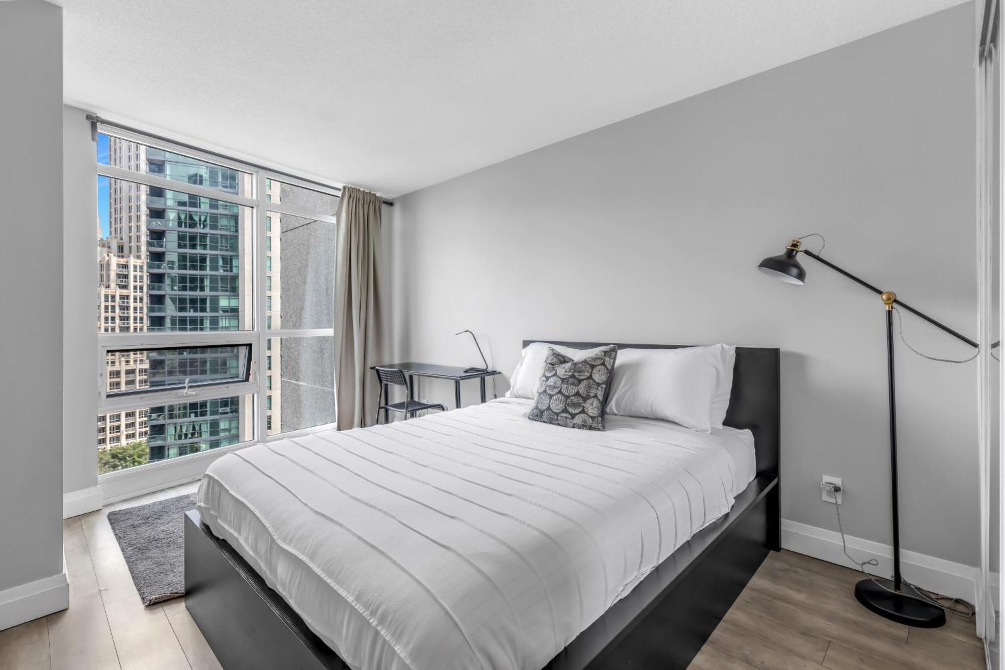 2 Bedroom Waterfront Condo Downtown W/ Free Parking Toronto Esterno foto