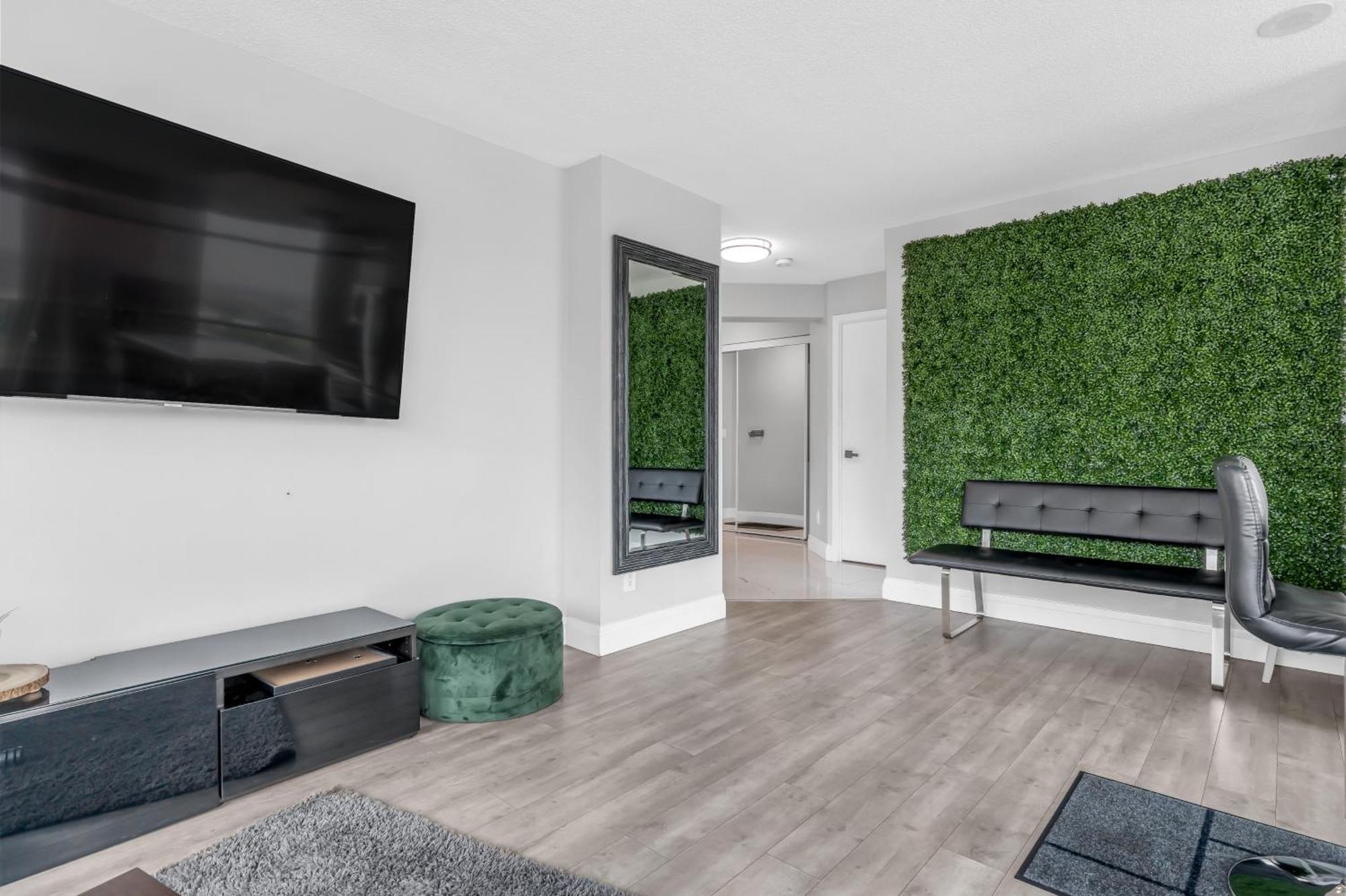 2 Bedroom Waterfront Condo Downtown W/ Free Parking Toronto Esterno foto