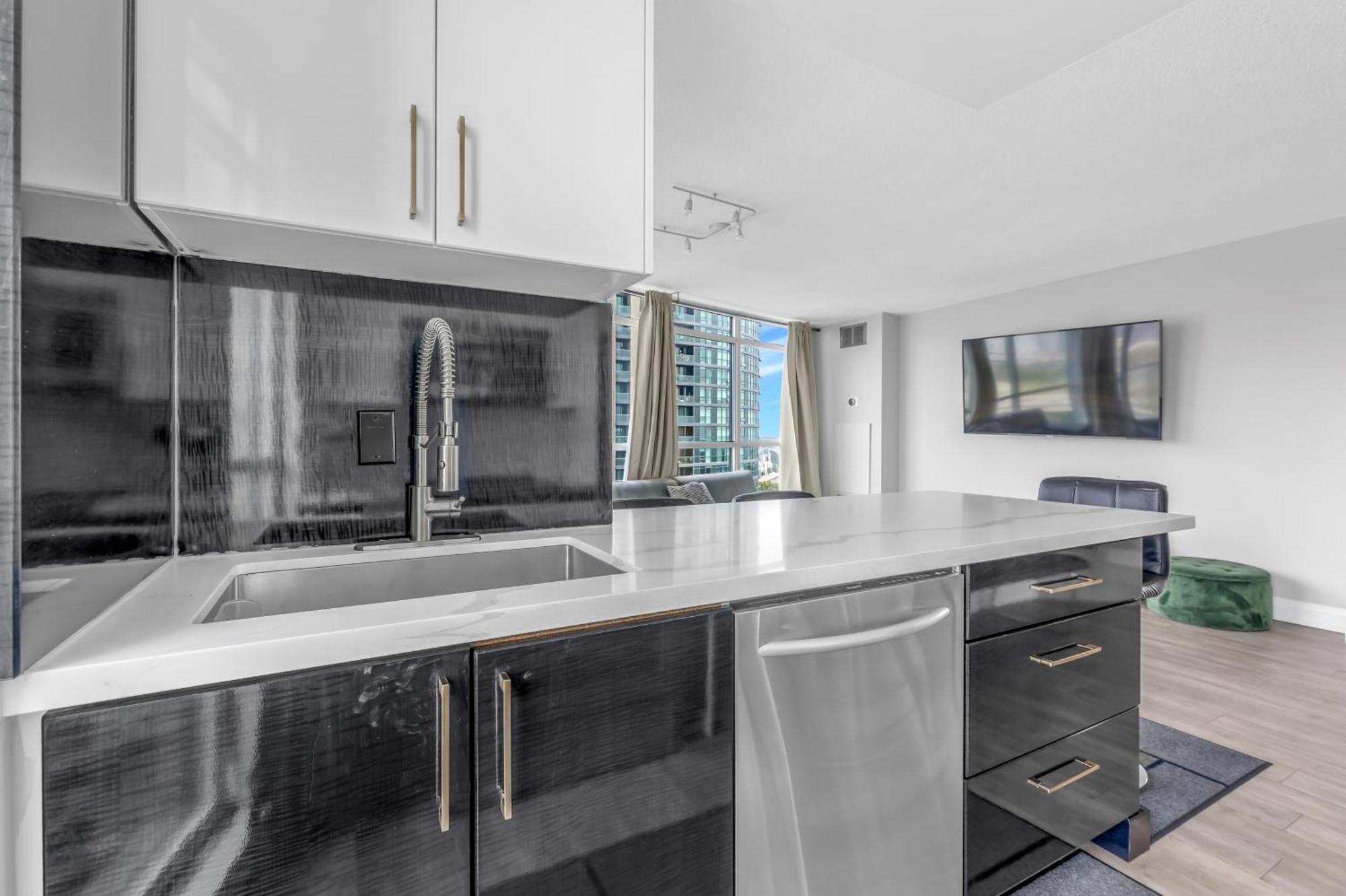 2 Bedroom Waterfront Condo Downtown W/ Free Parking Toronto Esterno foto