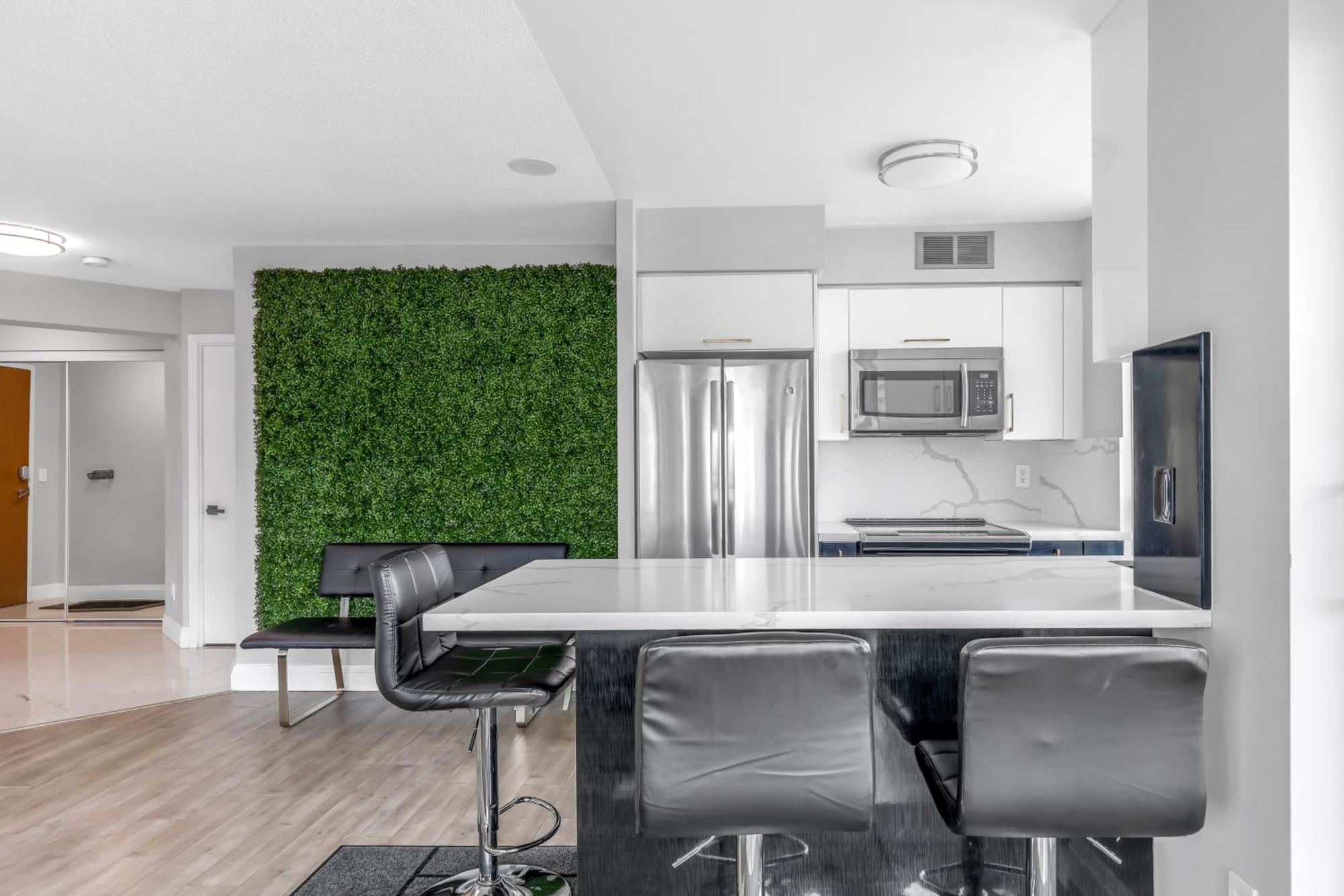 2 Bedroom Waterfront Condo Downtown W/ Free Parking Toronto Esterno foto